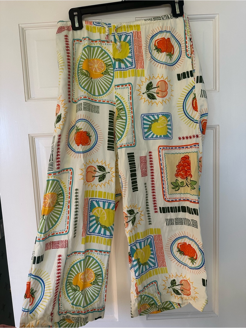 Women’s Cream Fruit-Print Pull-On Pants